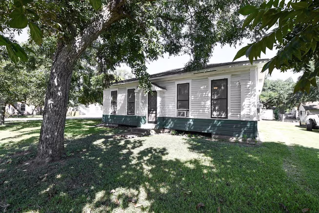 Photo 2 of 501 S Wharton Street, El Campo, TX