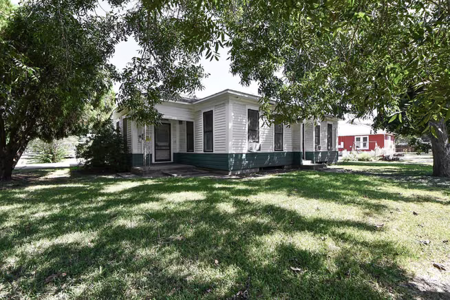 Photo 3 of 501 S Wharton Street, El Campo, TX