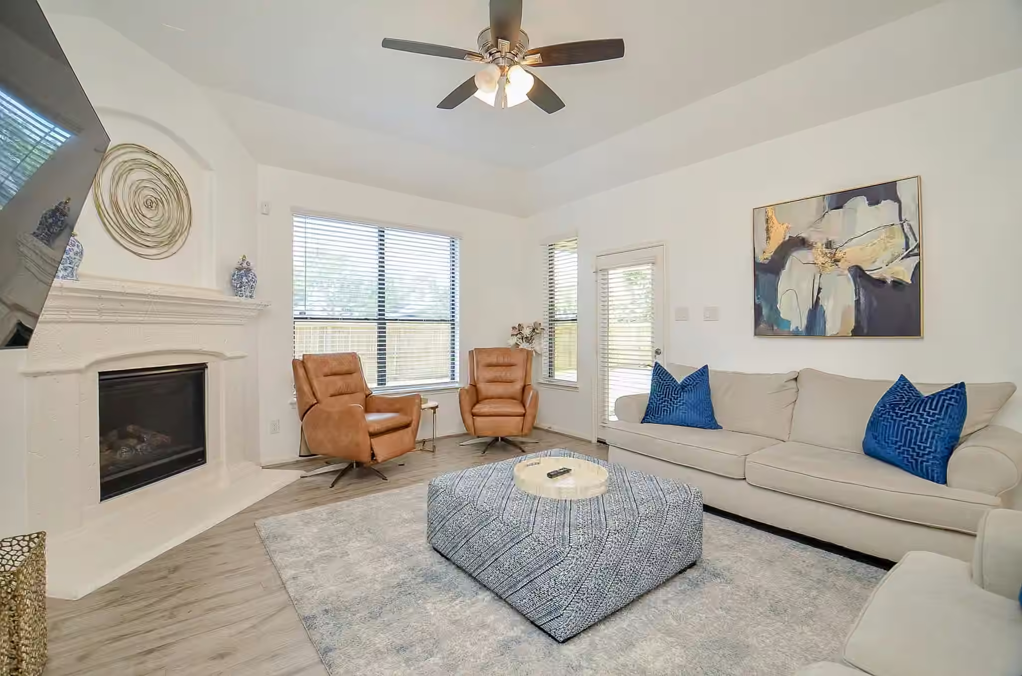 Photo 4 of 614 Coggins Point Way, Sugar Land, TX