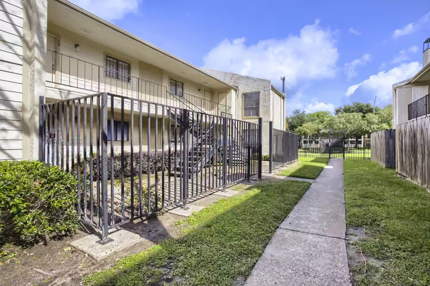 Photo 3 of 10075 Westpark Drive 17, Houston, TX