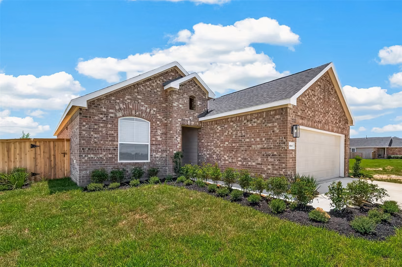 Photo 3 of 1411 Terry Roberts Drive, Angleton, TX