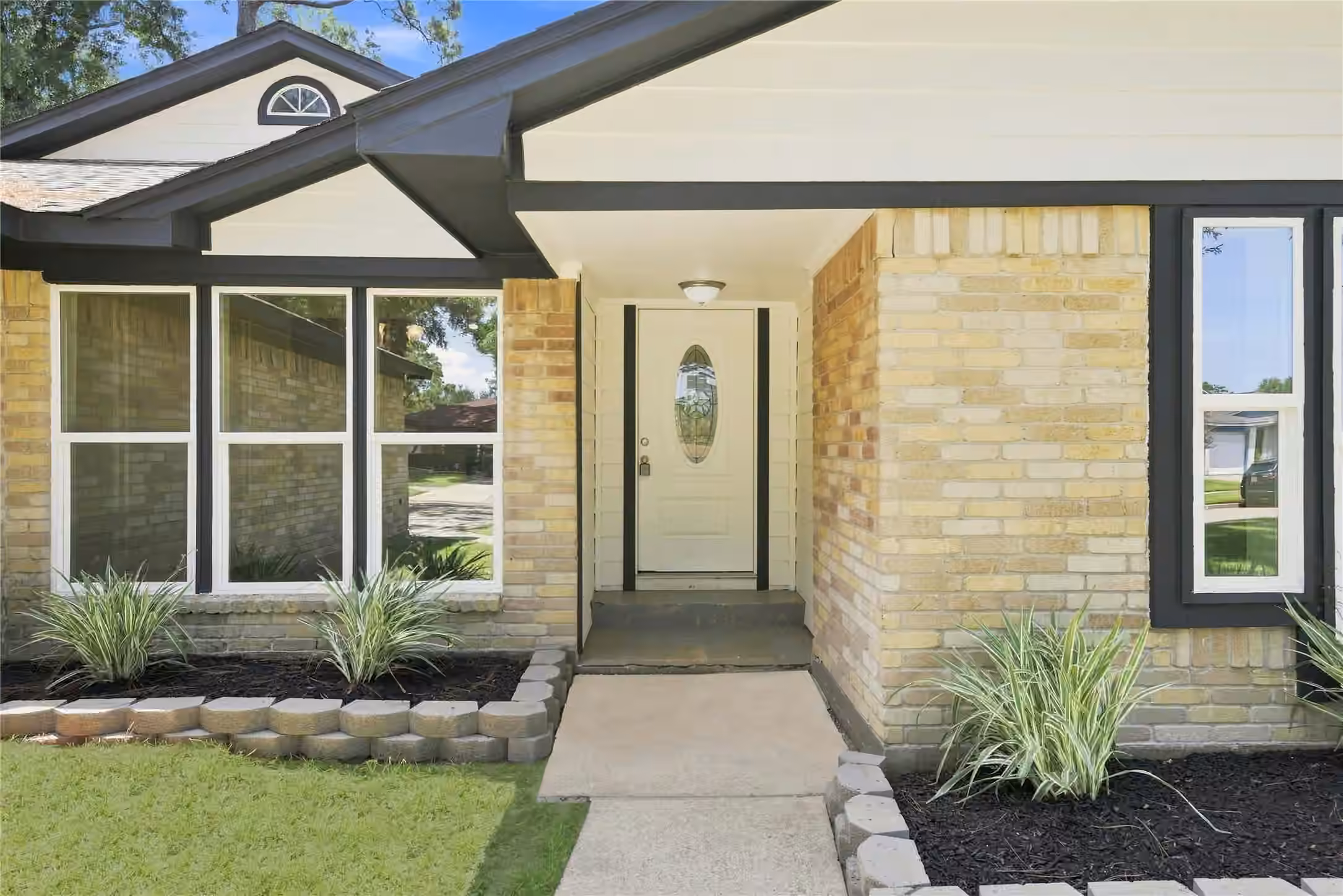 Photo 2 of 13030 Ellesmere Drive, Houston, TX