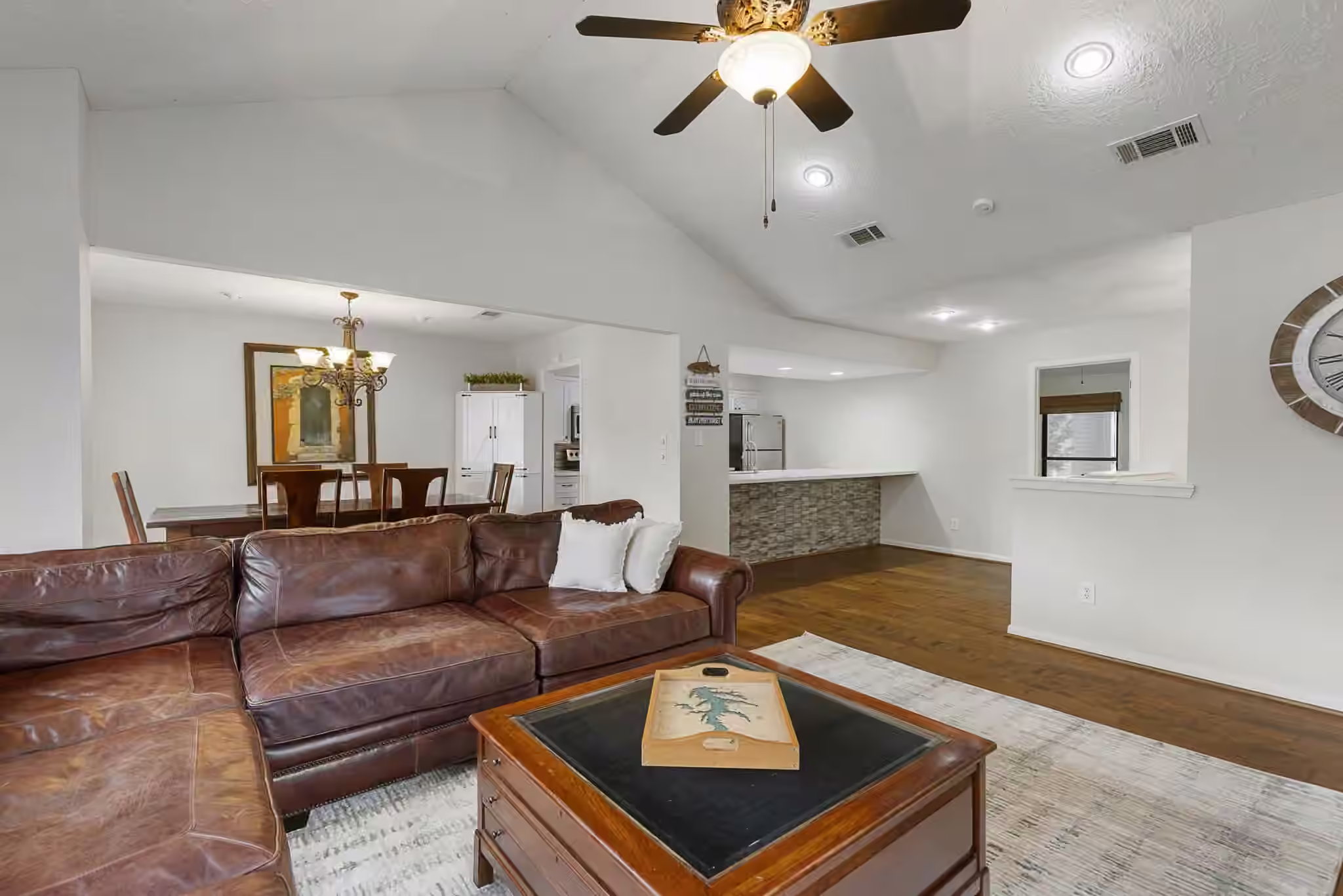 Photo 6 of 3930 Knollcrest Drive, Montgomery, TX