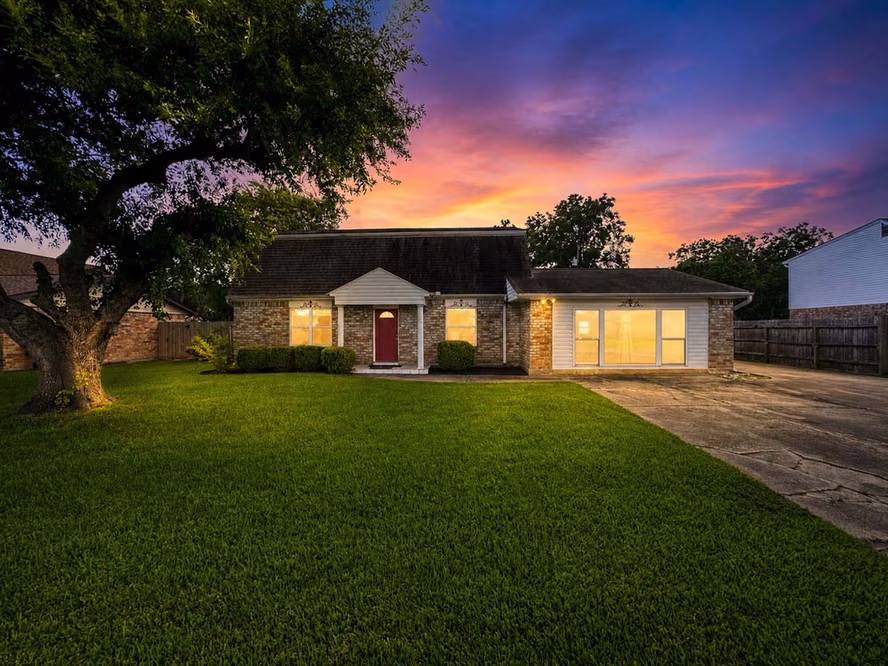 Photo of 2323 37th Avenue N, Texas City, TX 77590