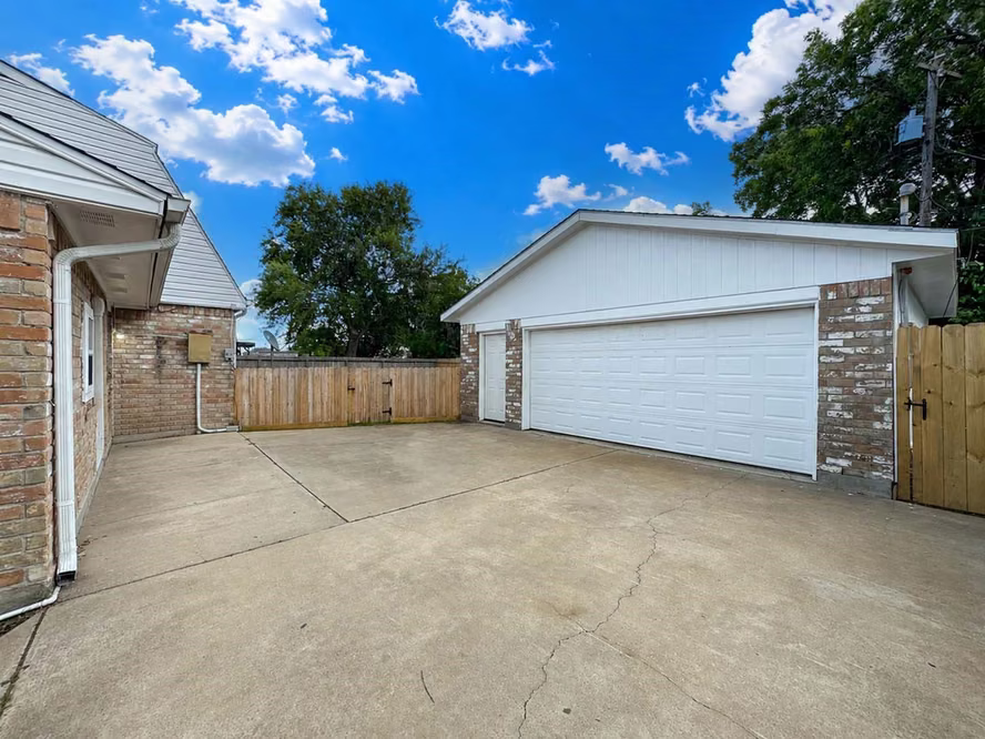 Photo 5 of 2323 37th Avenue N, Texas City, TX