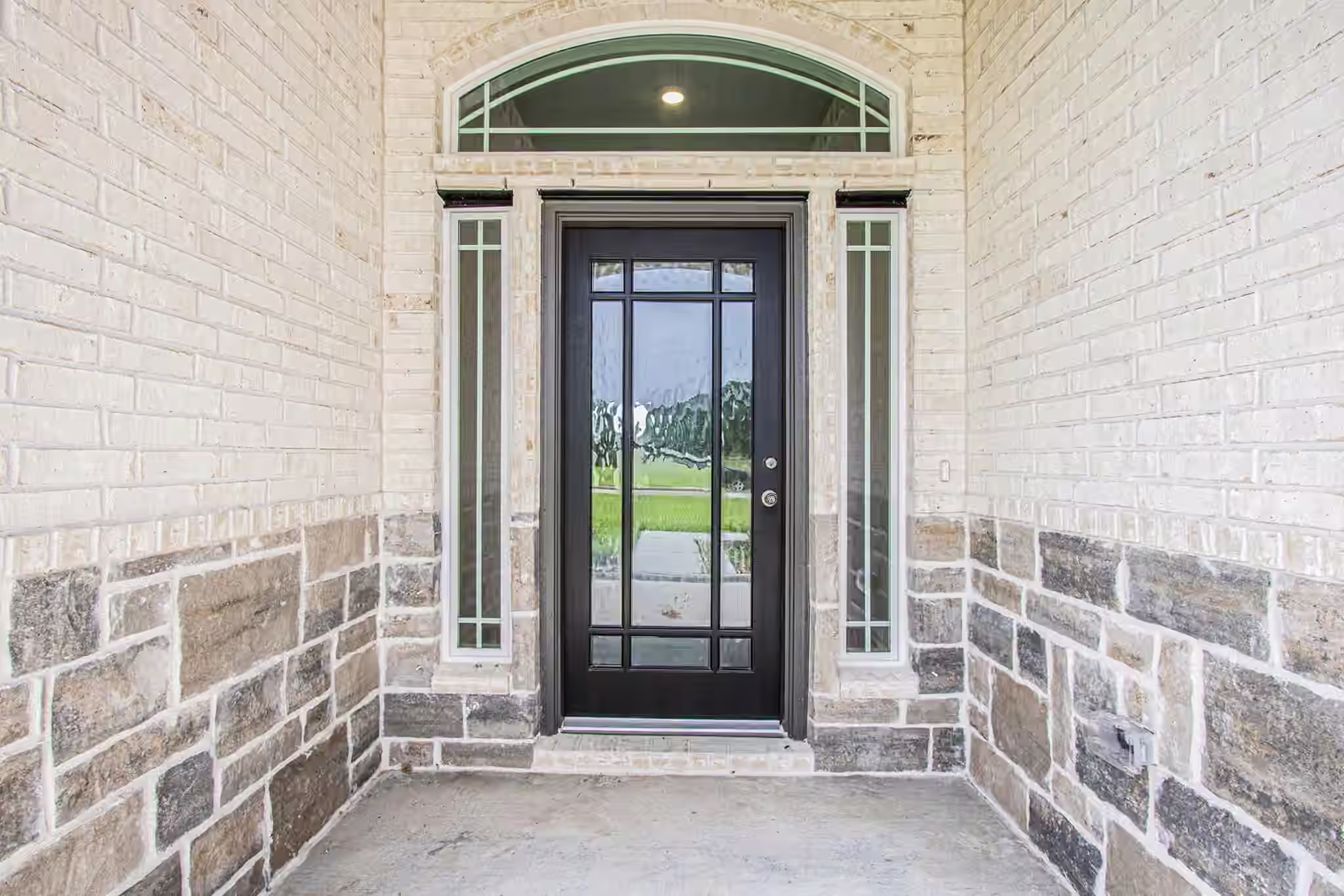 Photo 4 of 411 Wellshire Drive, West Columbia, TX