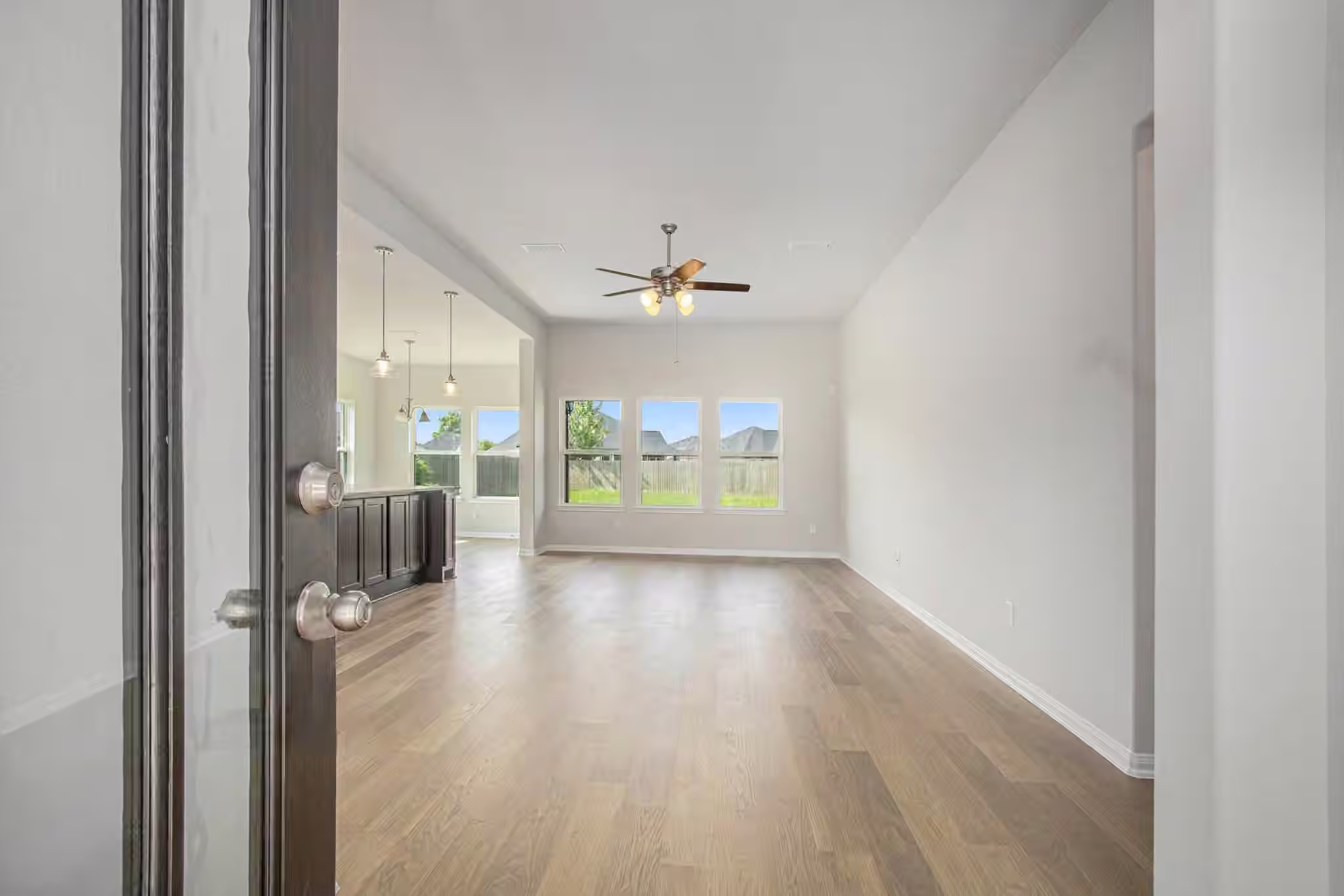Photo 5 of 411 Wellshire Drive, West Columbia, TX