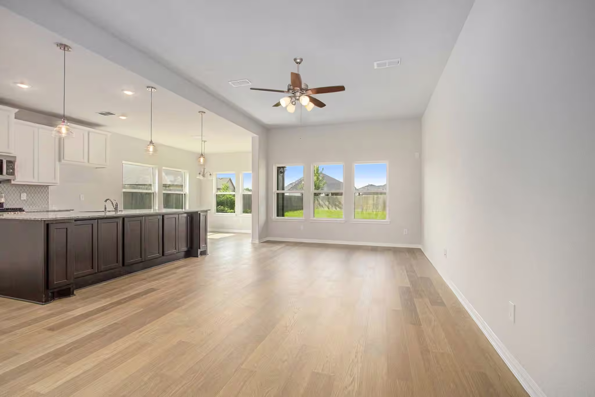 Photo 7 of 411 Wellshire Drive, West Columbia, TX