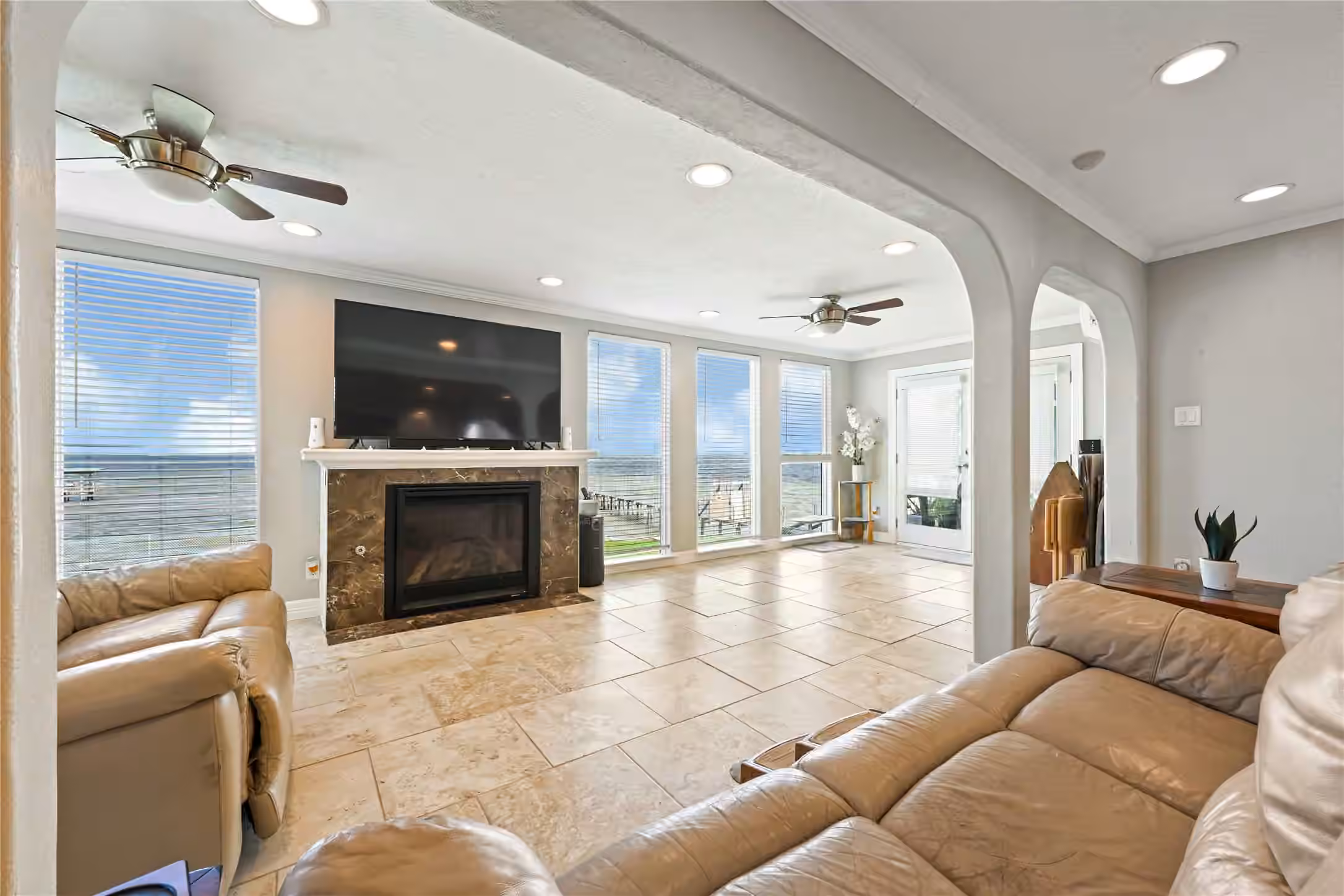 Photo 3 of 937 5th Street, San Leon, TX