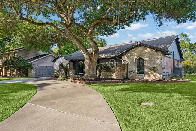 Photo 3 of 306 Lafayette Lane, League City, TX