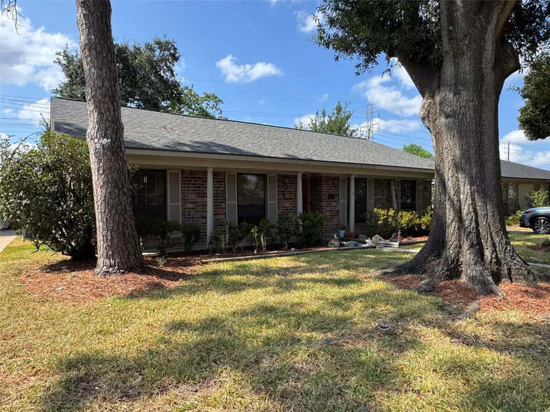Photo 4 of 8515 Twin Hills Drive, Houston, TX