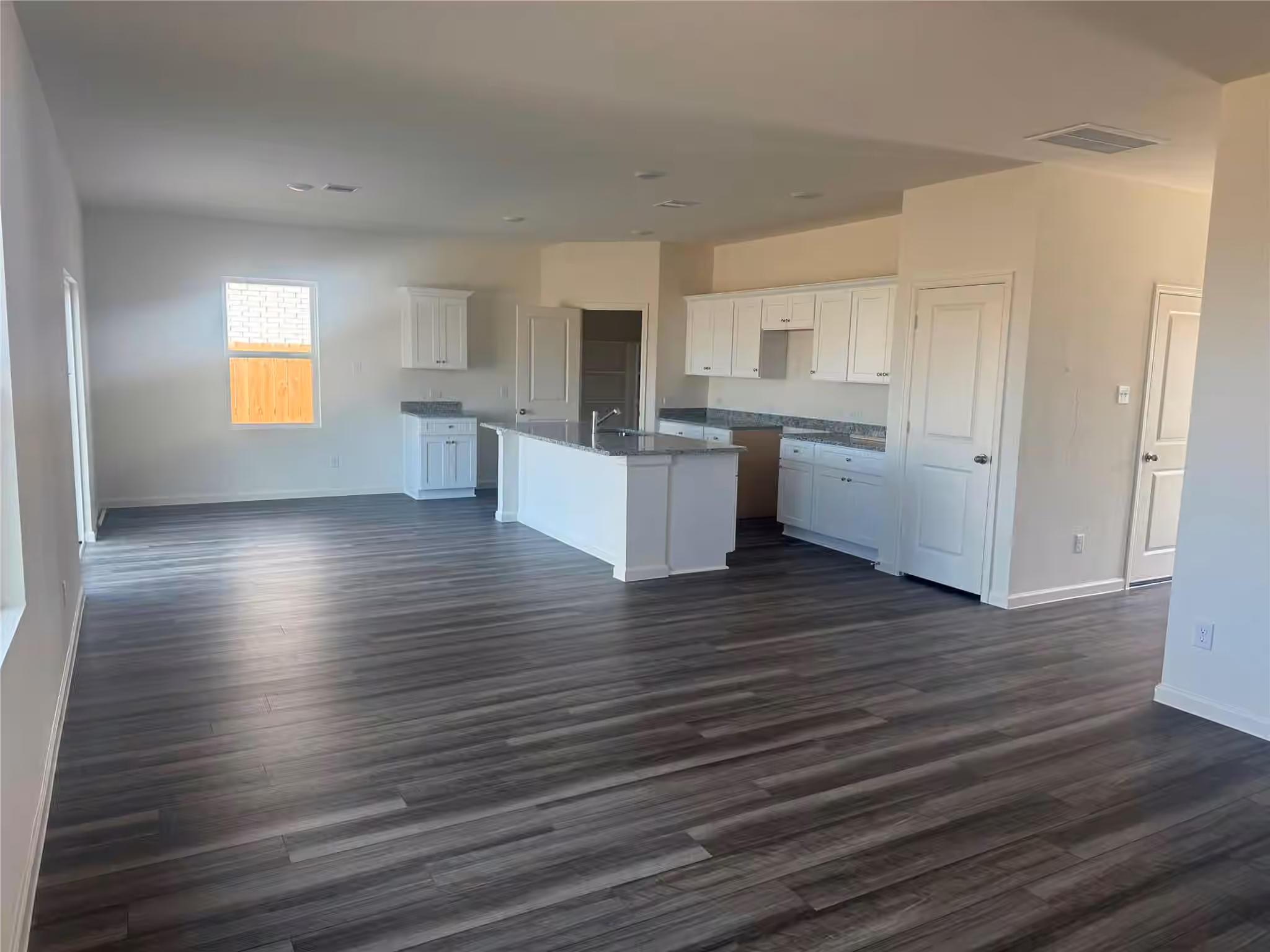 Photo 4 of 3126 Diamond View Lane, Angleton, TX