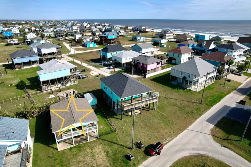 Photo 3 of 834 EASTVIEW, Crystal Beach, TX
