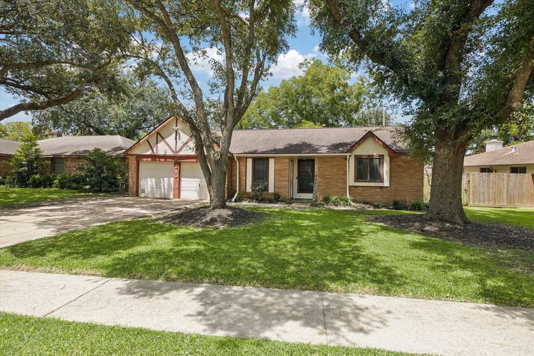 Photo of 210 Brandywyne Drive, Friendswood, TX 77546