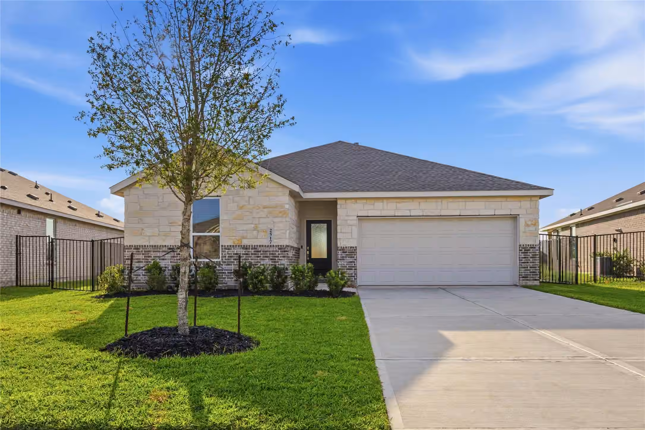 Photo 2 of 2517 Lago Costa Drive, Texas City, TX