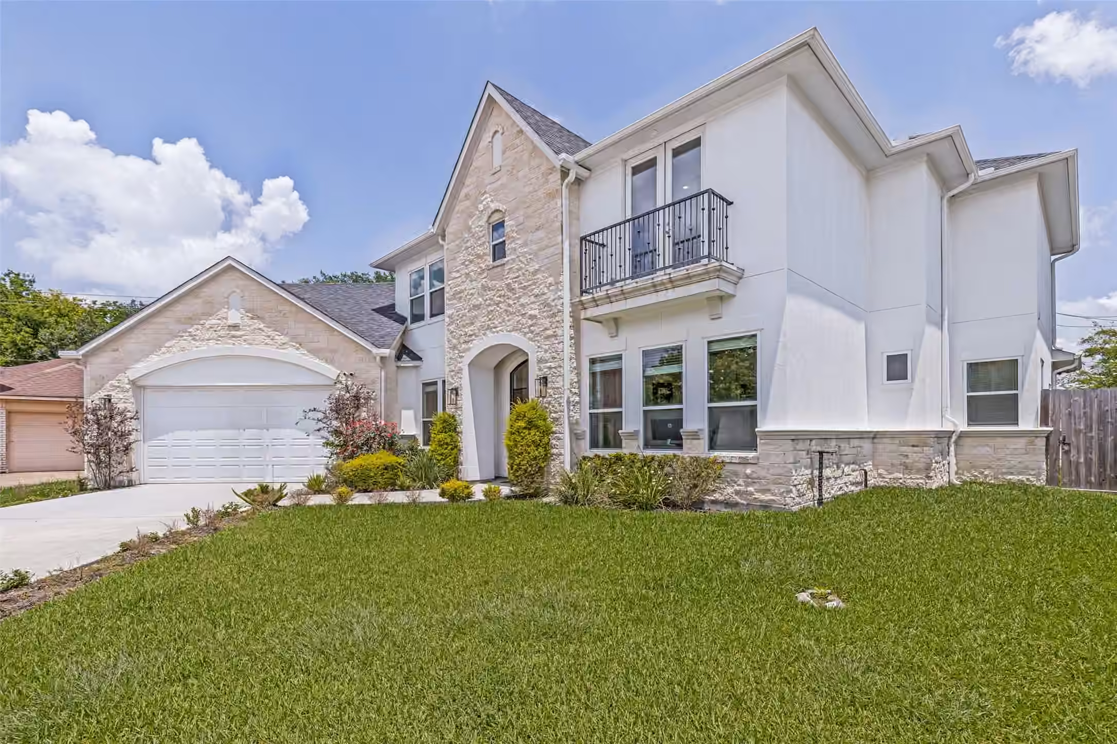 Photo 6 of 8002 N Circle Drive, Houston, TX