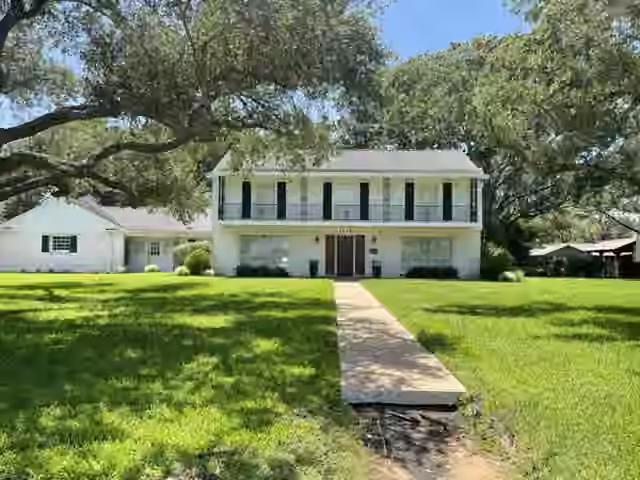 Photo of 2503 Meadow Lane, El Campo, TX