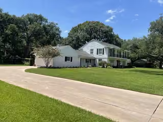 Photo 2 of 2503 Meadow Lane, El Campo, TX