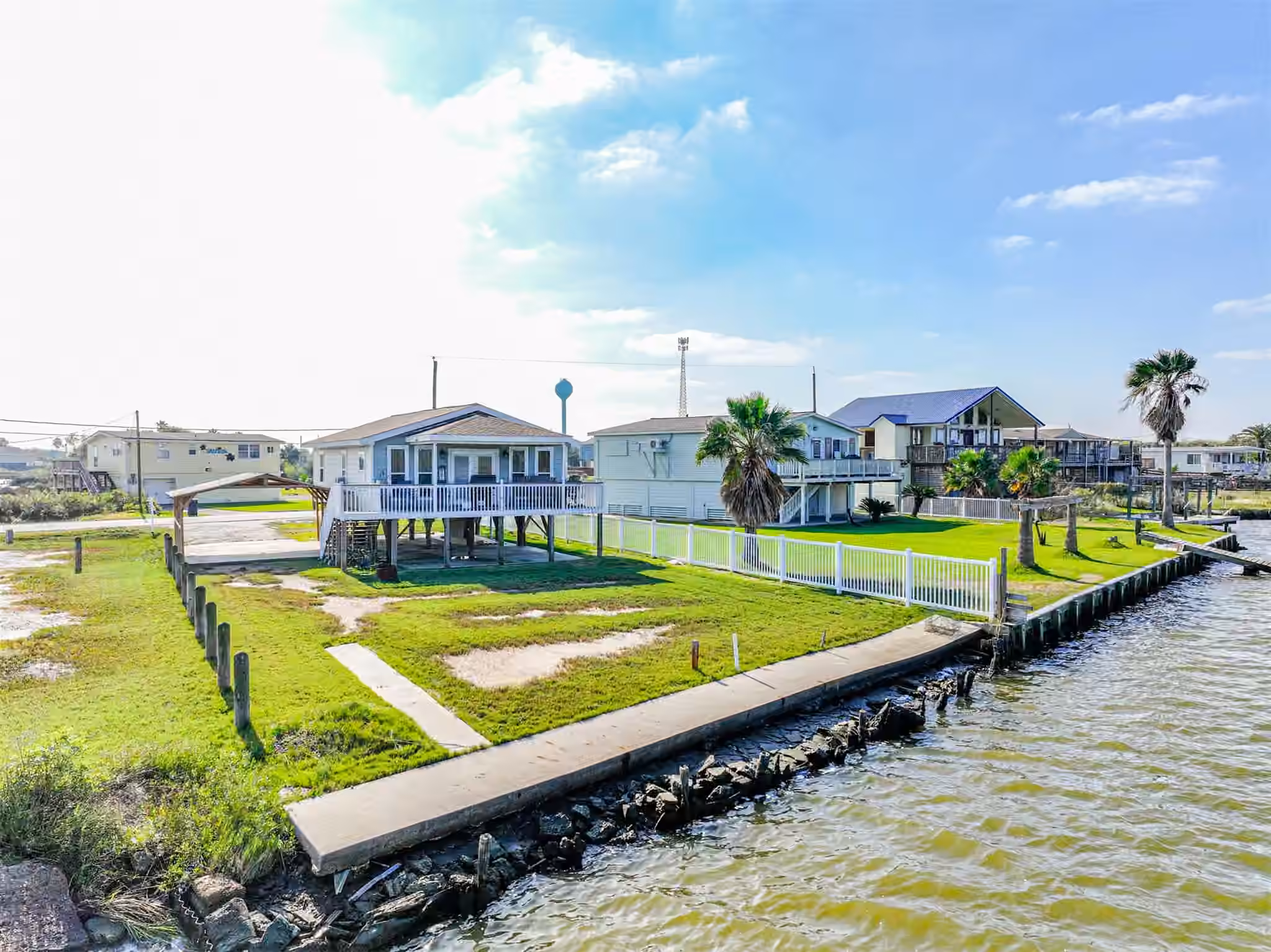 Photo of 4622 Bayou Lane, Hitchcock, TX 77563