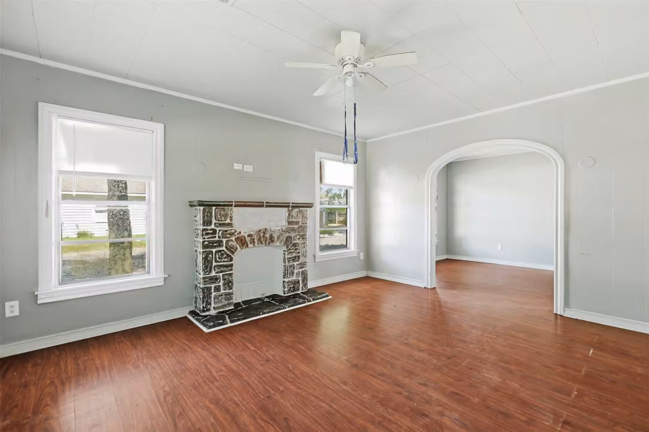 Photo 4 of 800 E Lobit Street, Baytown, TX