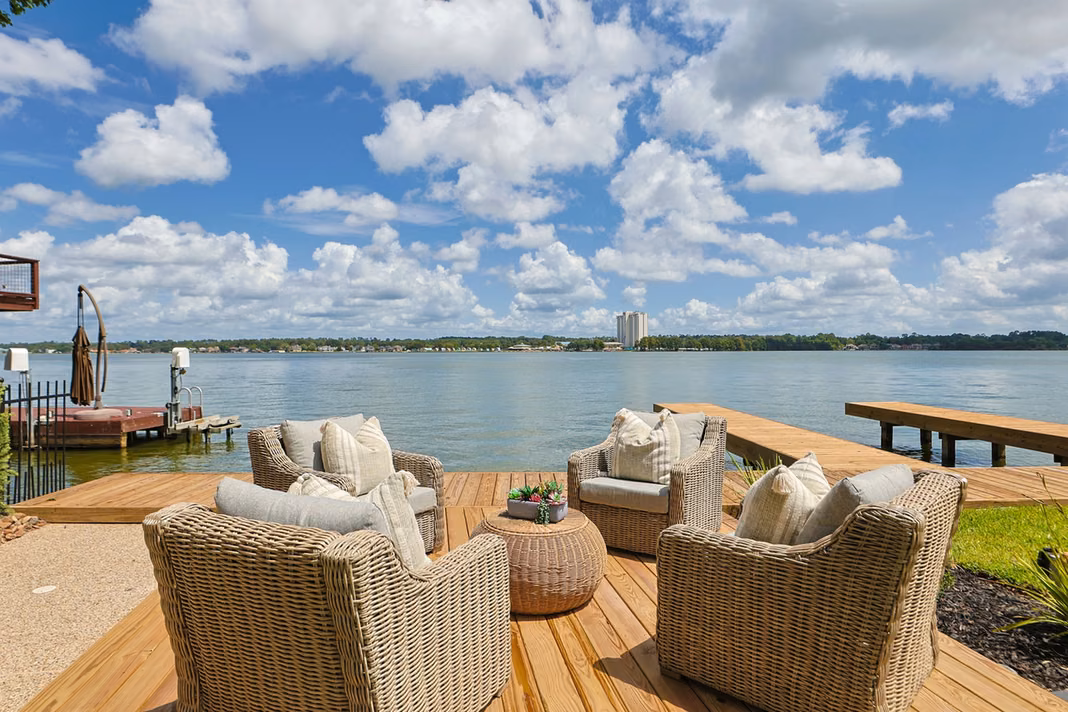 Photo of 848 Lake View Drive, Montgomery, TX 77356