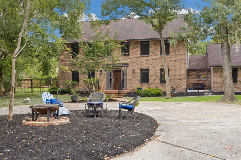 Photo of 906 Quaker Bend Drive, Friendswood, TX 77546