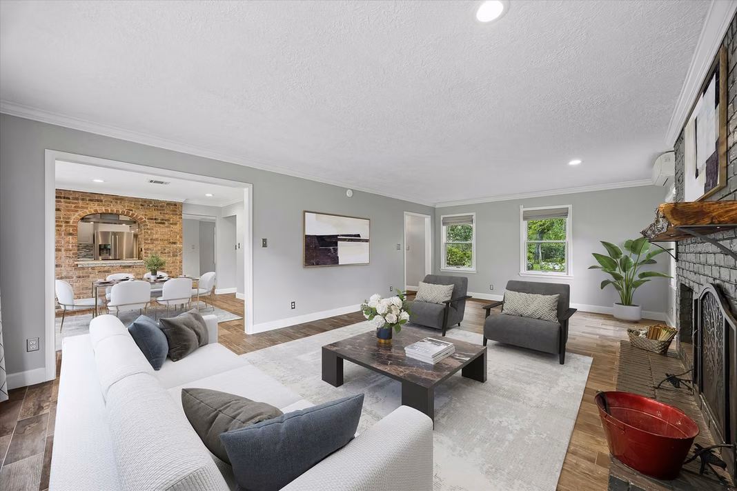 Photo 5 of 906 Quaker Bend Drive, Friendswood, TX