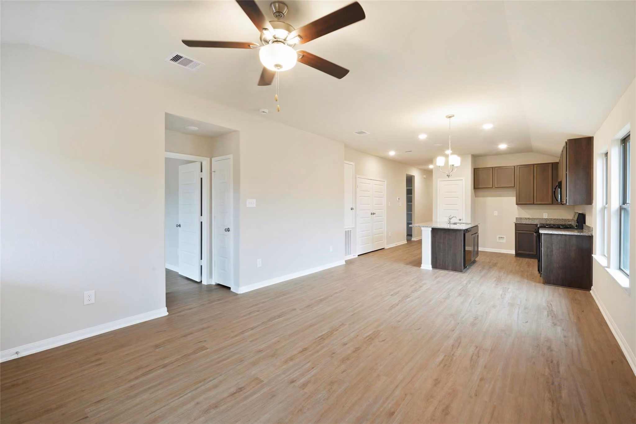 Photo 3 of 11732 Whirlaway Drive, Willis, TX