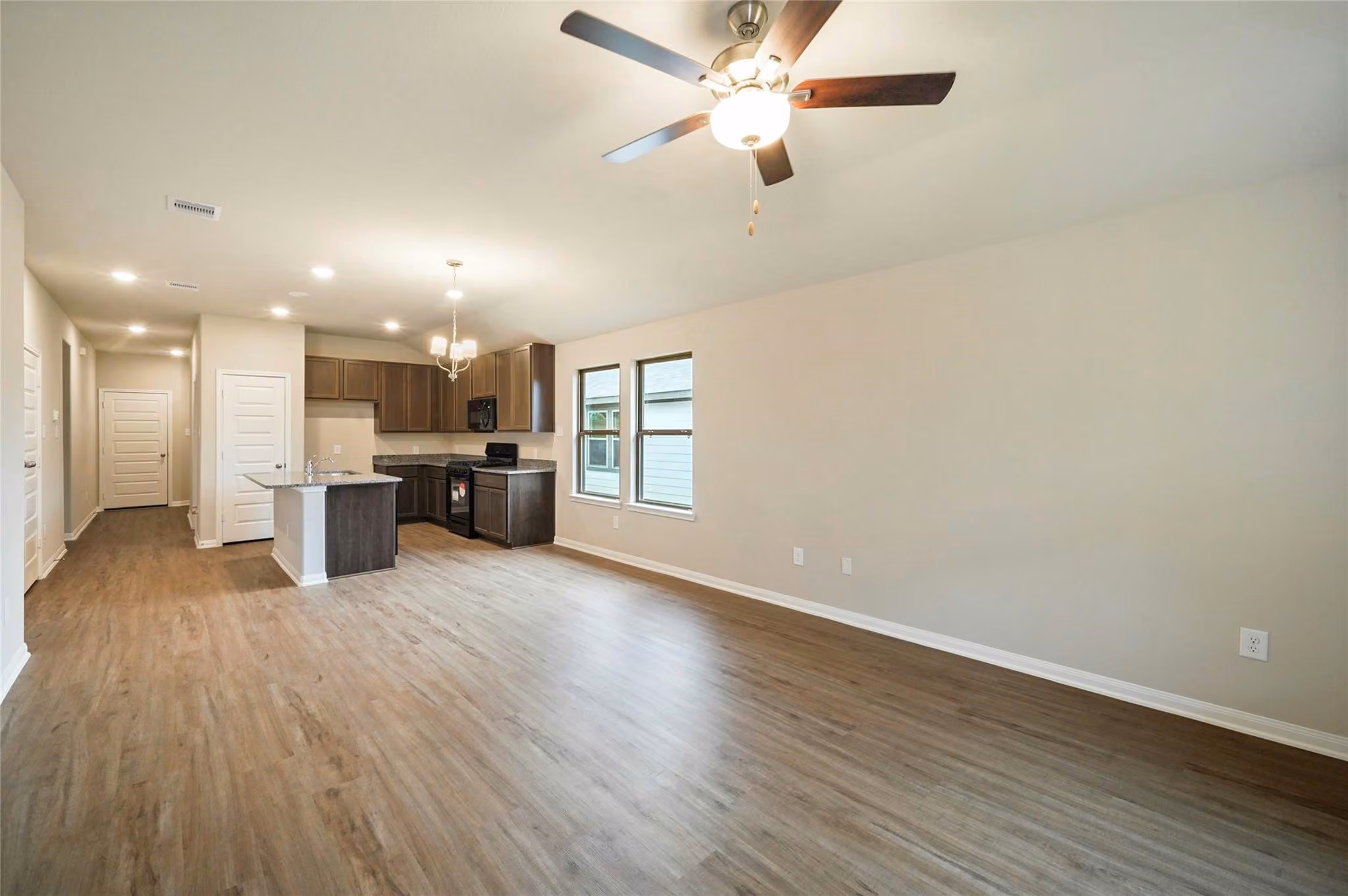 Photo 4 of 11732 Whirlaway Drive, Willis, TX