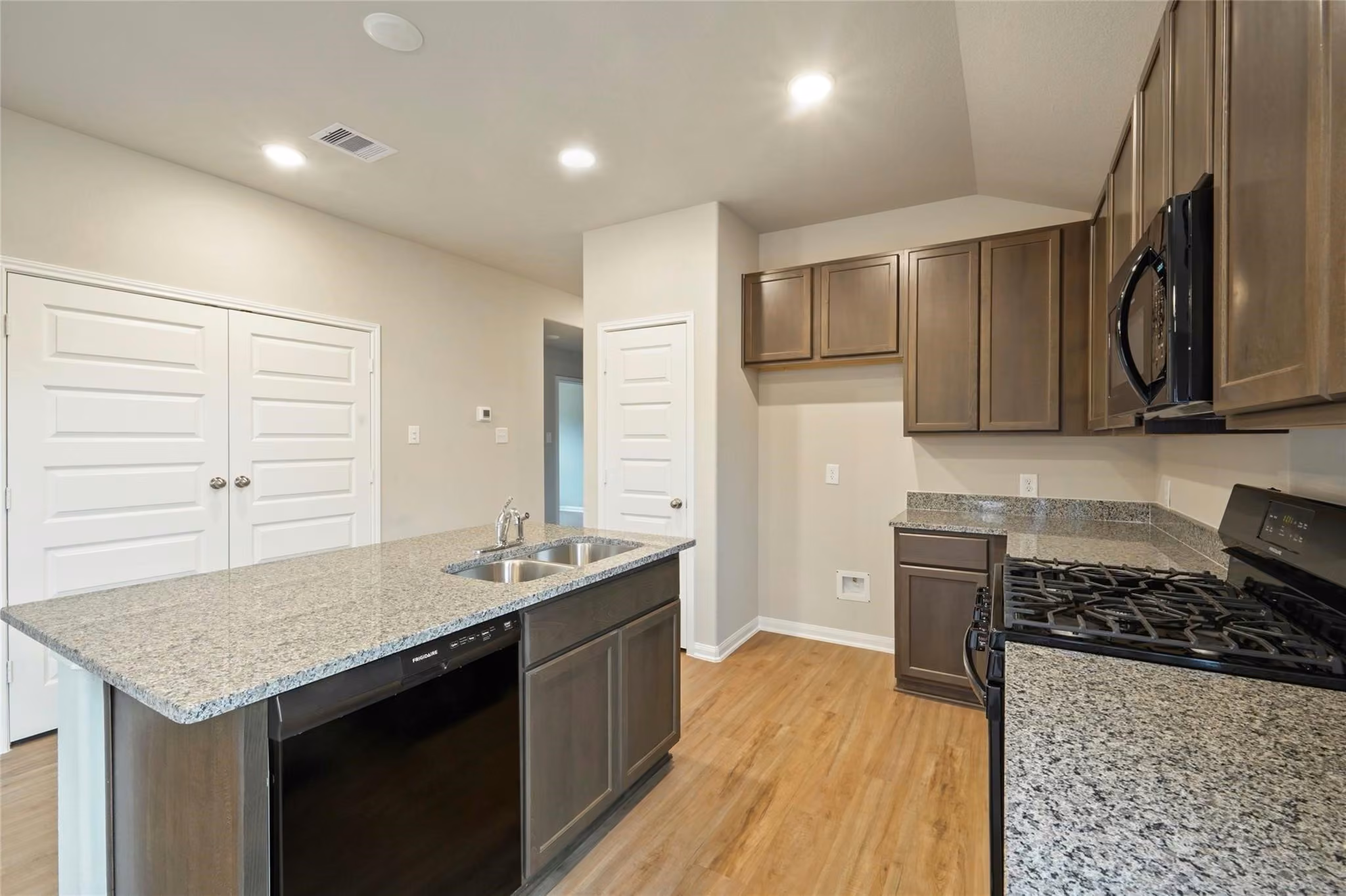 Photo 6 of 11732 Whirlaway Drive, Willis, TX