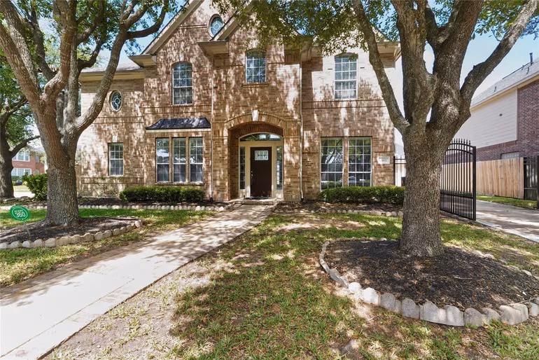 Photo 2 of 2903 Weatherford Court, Pearland, TX