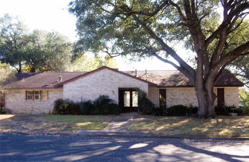 Photo of 605 S Summit Street, Weimar, TX