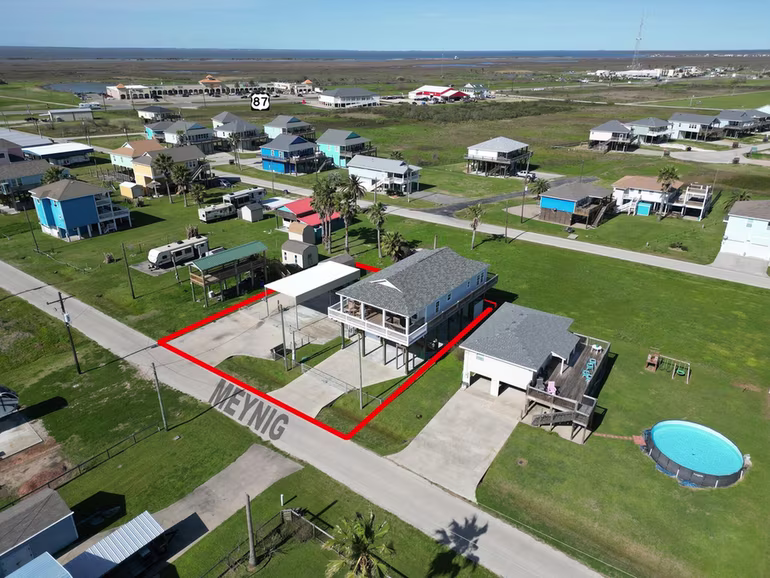 Photo 3 of 942 Meynig Drive, Crystal Beach, TX