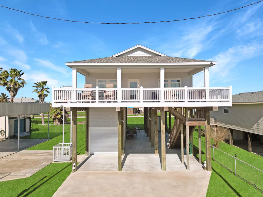 Photo 5 of 942 Meynig Drive, Crystal Beach, TX