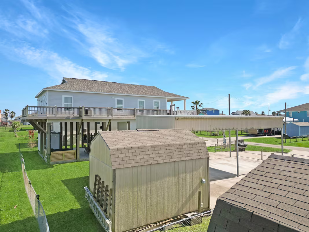 Photo 6 of 942 Meynig Drive, Crystal Beach, TX