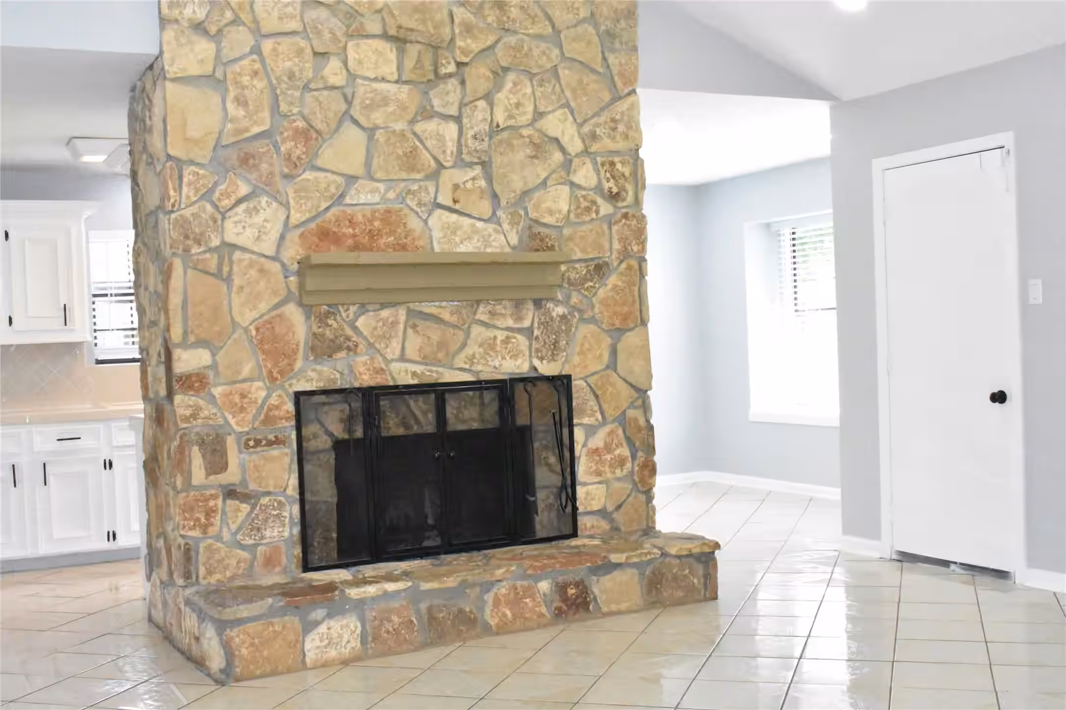 Photo 5 of 1347 Somercotes Lane, Channelview, TX