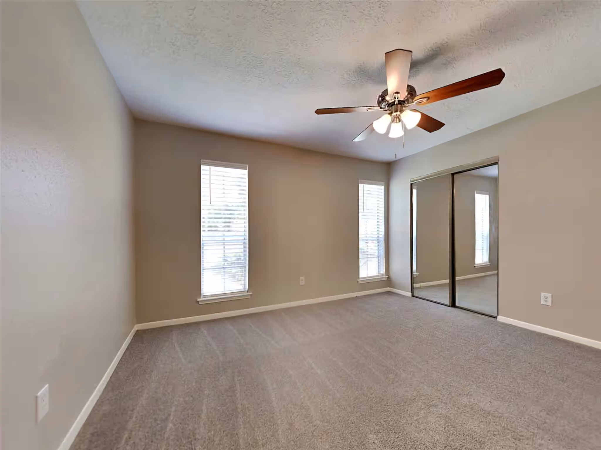 Photo 3 of 17623 Huntersglen Circle, Humble, TX