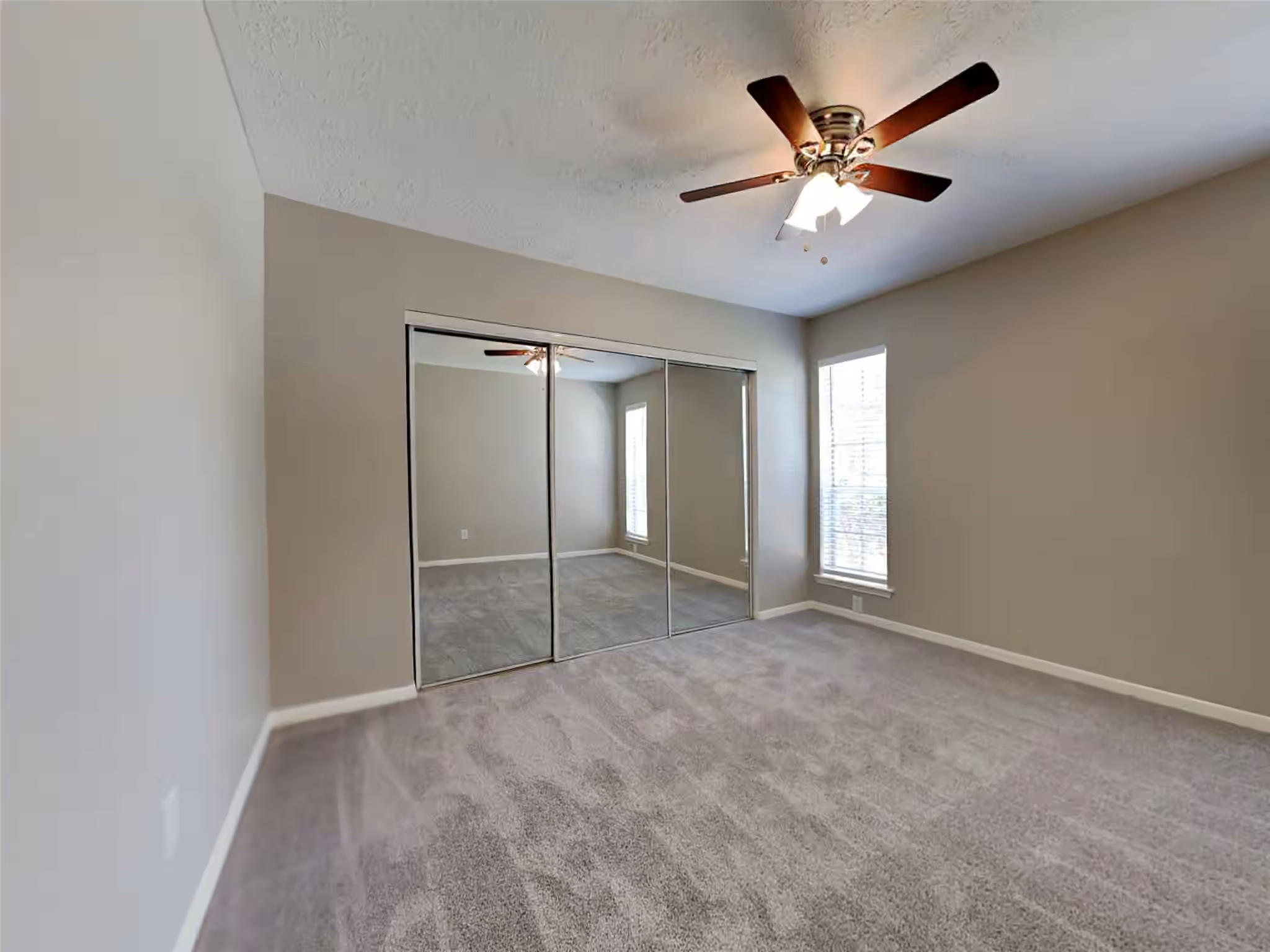 Photo 4 of 17623 Huntersglen Circle, Humble, TX