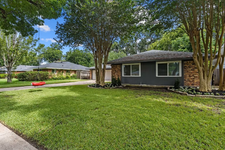 Photo 2 of 5314 Creekbend Drive, Houston, TX