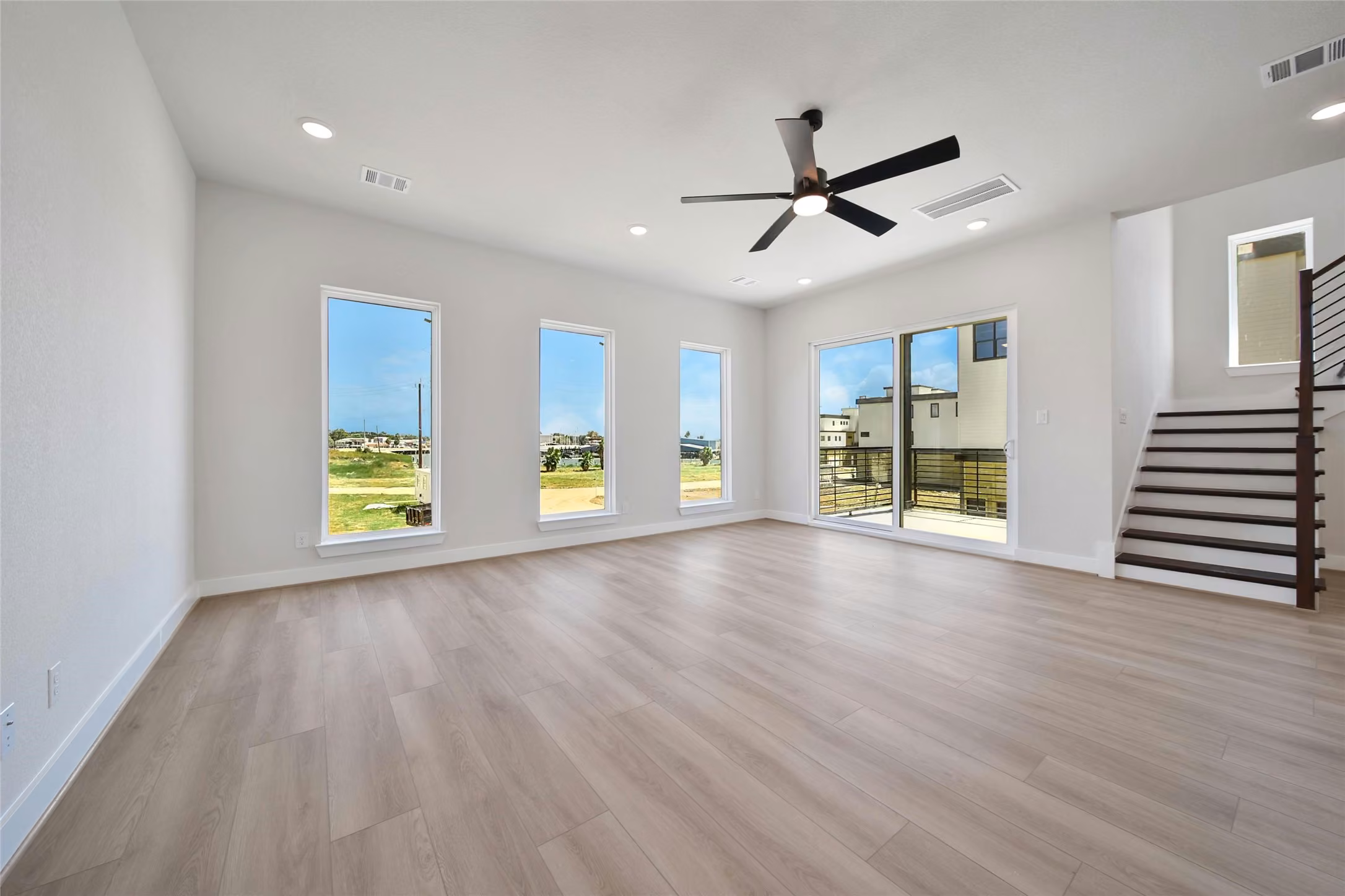 Photo 5 of 4402 Anthony Court Lane, Seabrook, TX