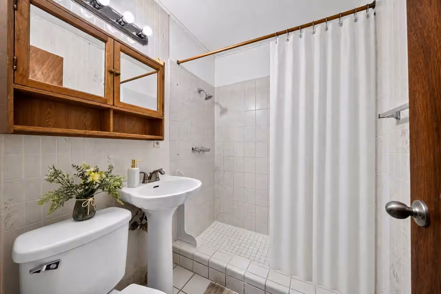 Photo 7 of 522 Hollyvale Dr, Houston, TX