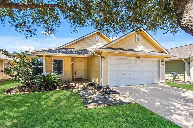 Photo 2 of 11626 Sardis Lake Drive, Tomball, TX