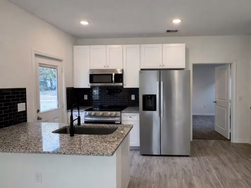 Photo 3 of 16984 Kempwood, Montgomery, TX