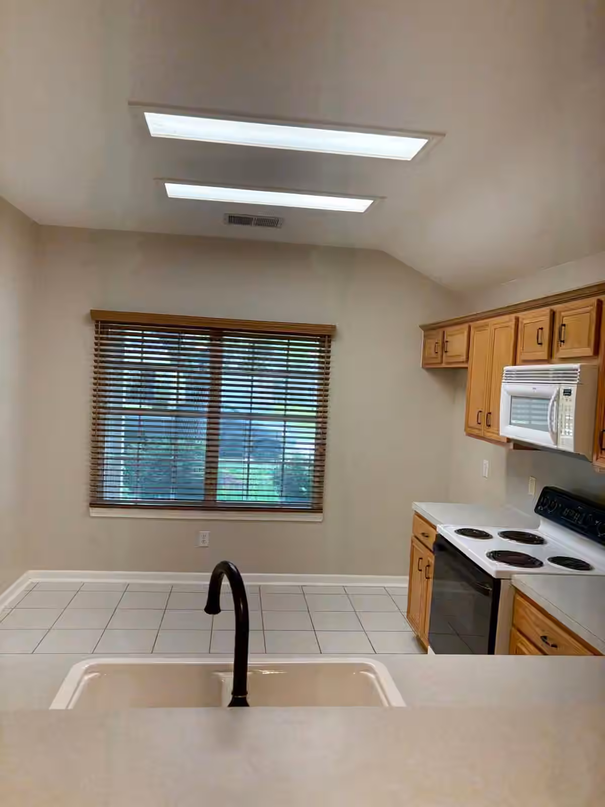 Photo 5 of 1130 Andover Drive, Pearland, TX