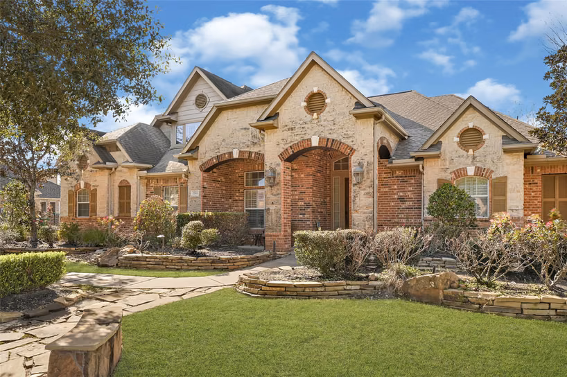 Photo 2 of 17811 Fairhaven Gateway Drive, Cypress, TX