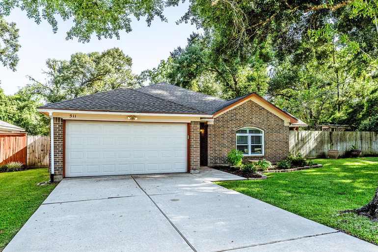 Photo 6 of 511 Springwood Drive, Conroe, TX