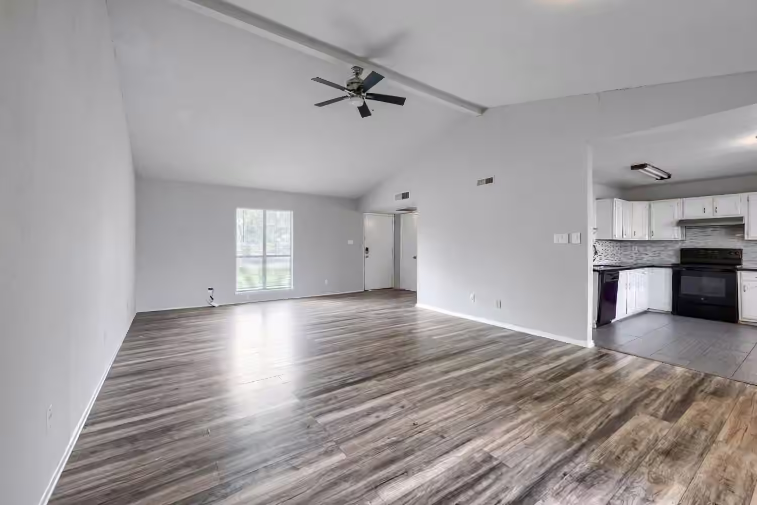 Photo 3 of 6923 Jeb Stuart Drive, Richmond, TX