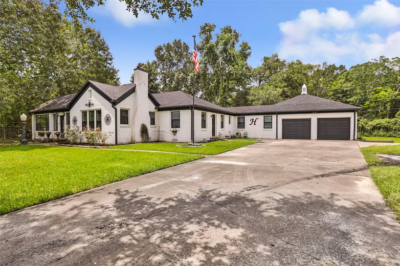 Photo 2 of 105 Wallisville Road, Liberty, TX