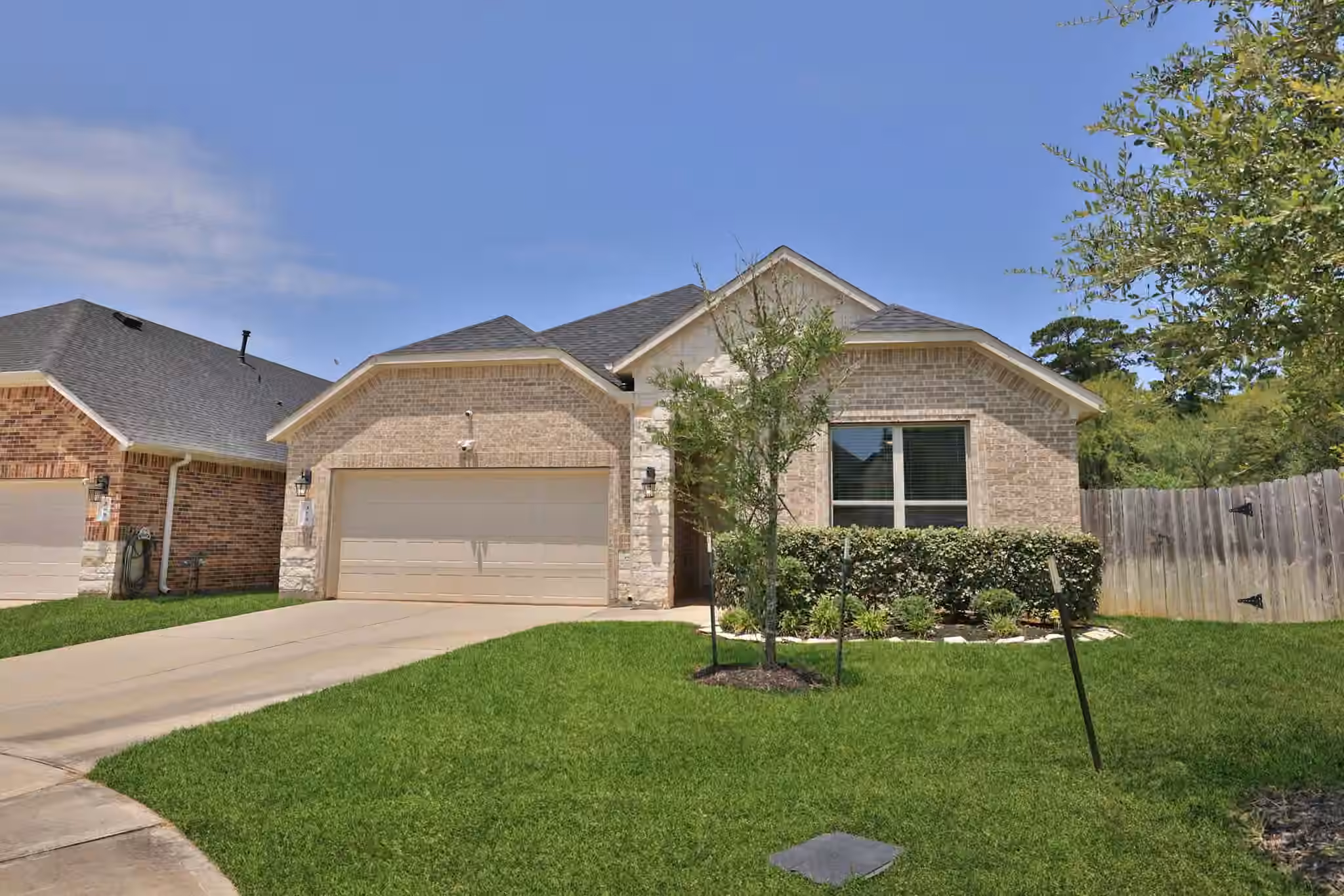 Photo 2 of 373 Pleasant Hill Way, Conroe, TX