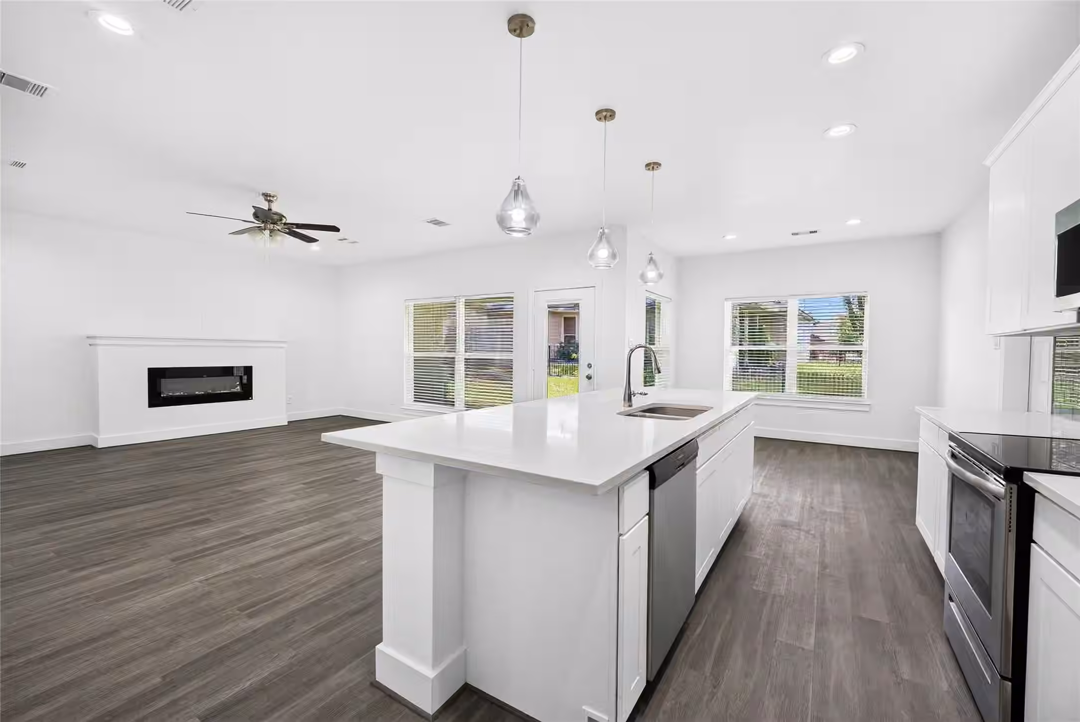 Photo 5 of 229 Blue Hill Drive, Montgomery, TX